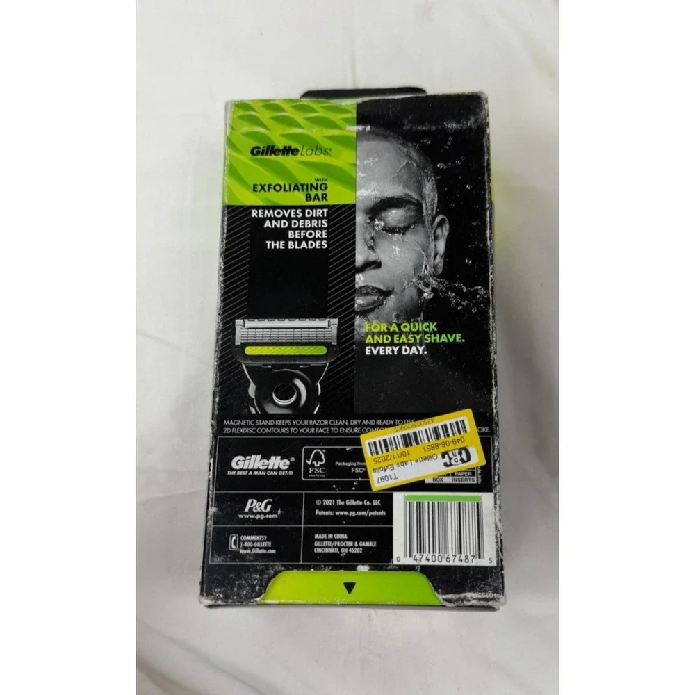 Gillette Labs Mens Razor with Exfoliating Bar 1 Stand 2 Cartridges Silver